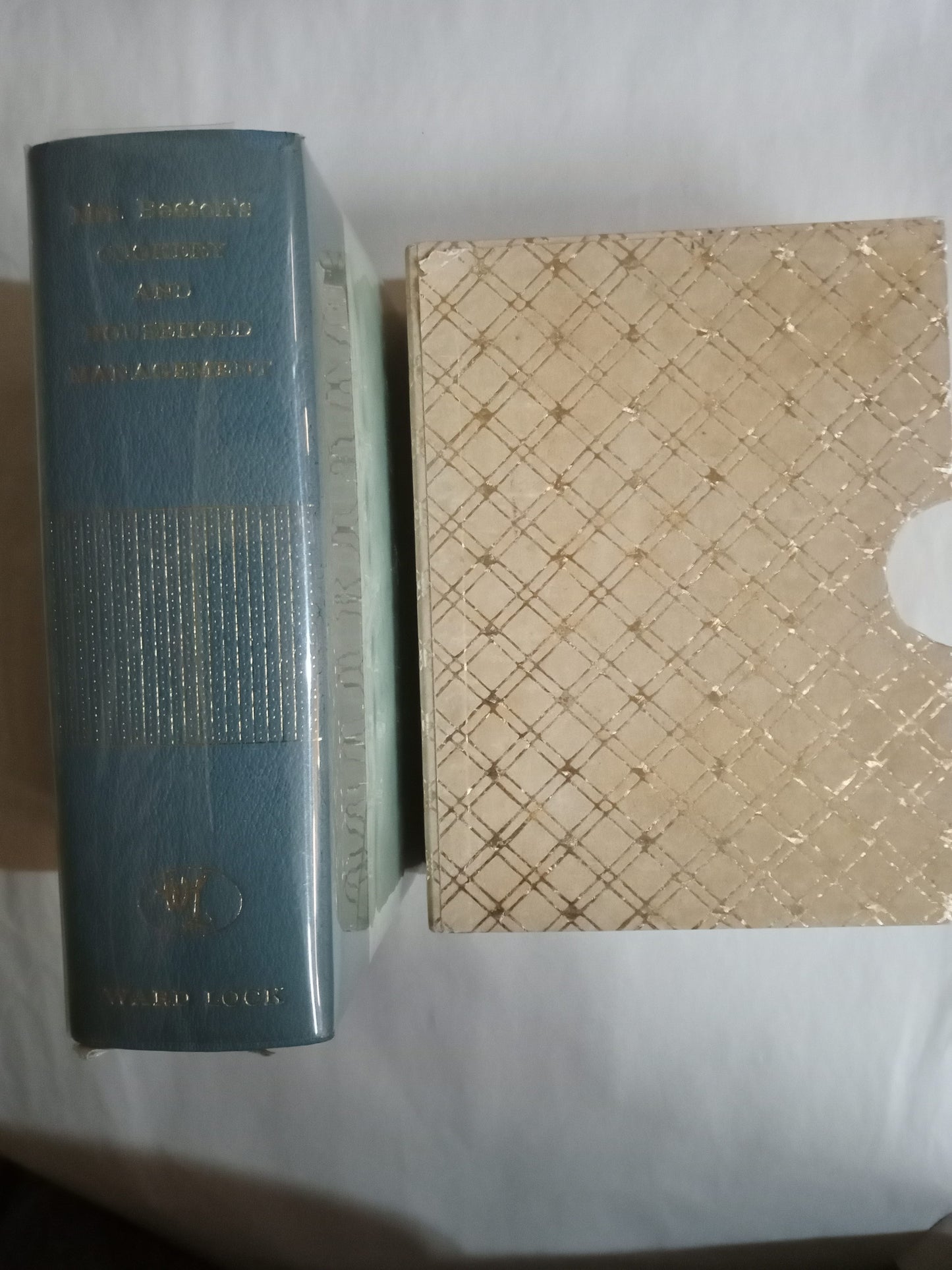 Mrs Beeton's Cookery And Household Management In Slipcase